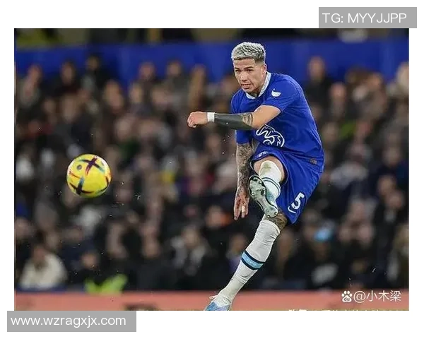 中超精彩对决切尔西逆转里昂乌龙球引发全场热烈欢呼