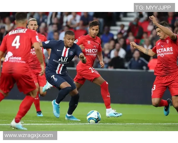 欧联杯精彩对决那不勒斯小胜巴黎圣日耳曼引爆全场热情 欧联杯精彩对决那不勒斯小胜巴黎圣日耳曼引爆全场热情